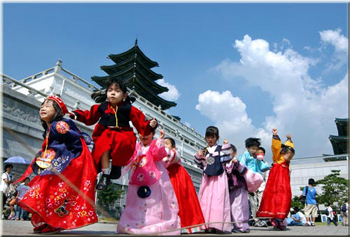 South Korean children honoring