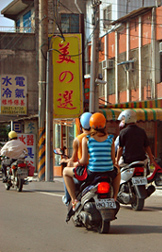 Driving in Taiwan on scooters - ESL Abroad