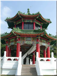 Taiwanese Temple in Taipei - ESL in Taiwan