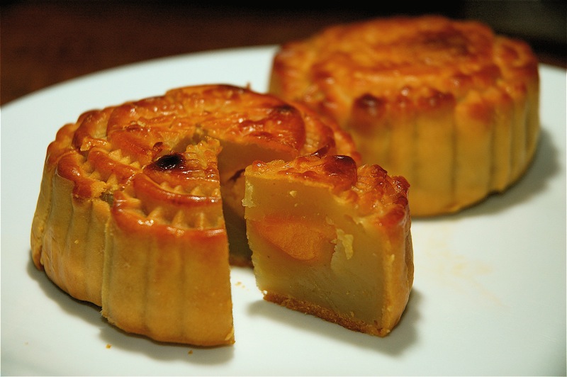 A photo f a mooncake that has been cut to show what the inside looks like.